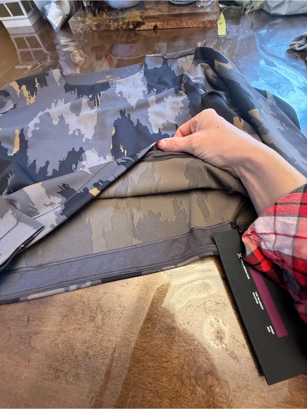 *NWT* Lululemon Robert Geller med/lrg Purple, Gray & Gold Abstract Cropped Top - Picture 3 of 4
